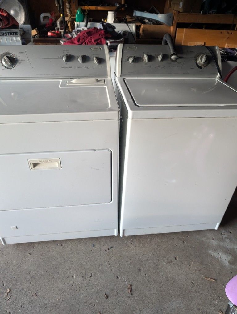Whirlpool Washer And Gas Dryer 