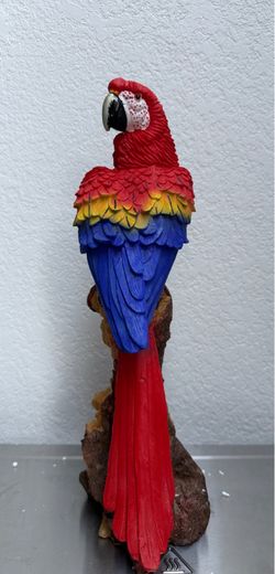 Parrot statue 🔺