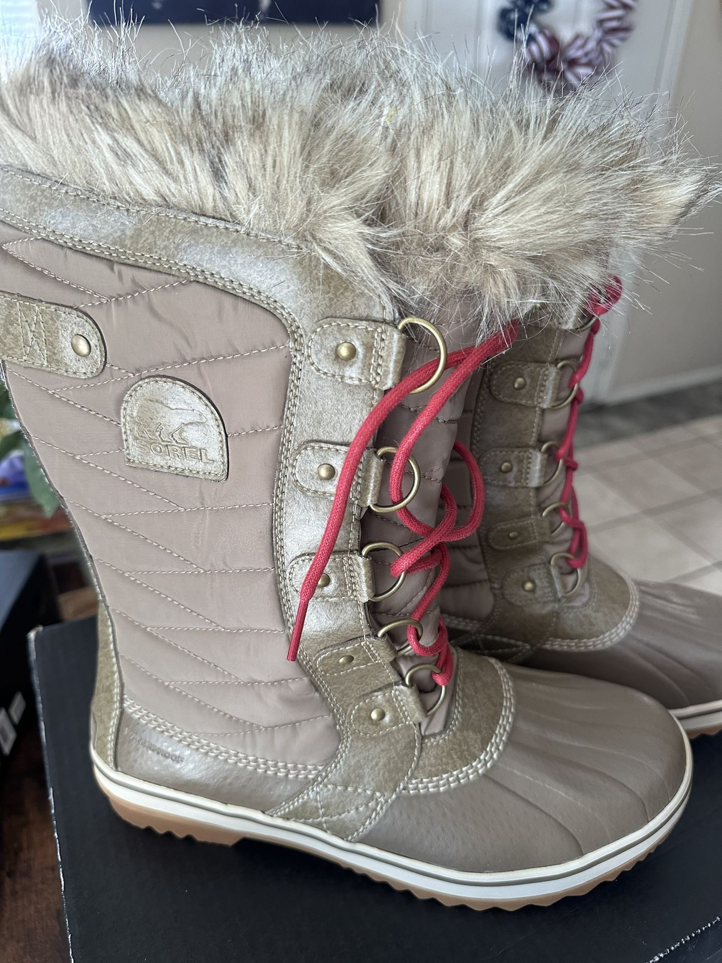 Sorel Women’s Tan And Red Winter Boots NWT