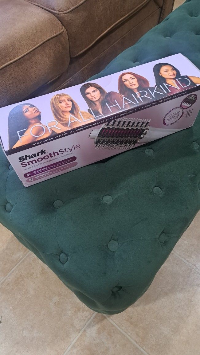 $100Shark
Smooth style. Straightener comb & smoother