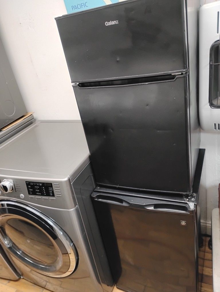 Galanz Mini Fridge