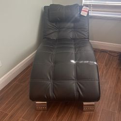 Chaise lounge chair for indoor bedroom 