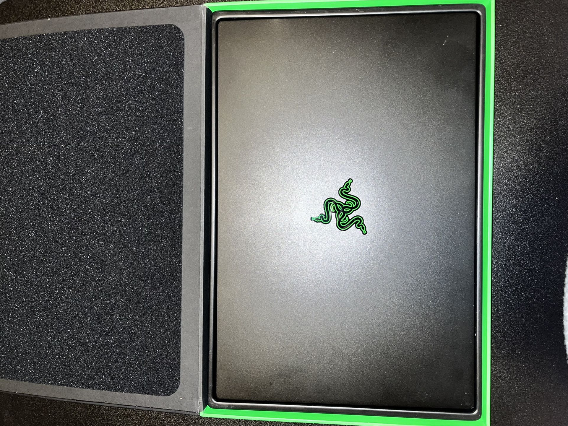 Razer Blade 15 Gaming Laptop I7 + 1060Max Q