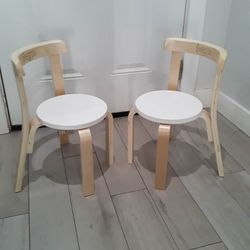 2 Toddlers Chairs Wood Material 