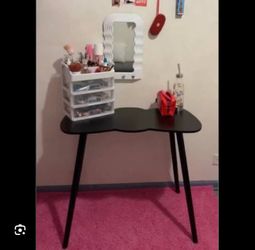 Hello kitty bow desk