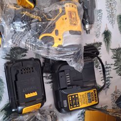 DeWaalt cordless drill 