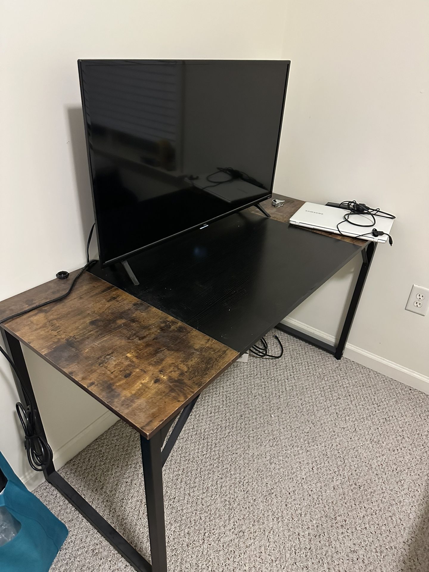 Sturdy Desk for TV or Computer (Black and Oak) Dimens