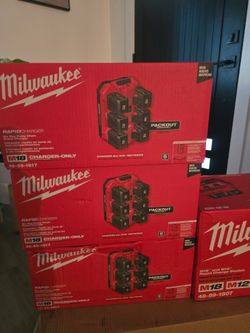Milwaukee packout rapid charger