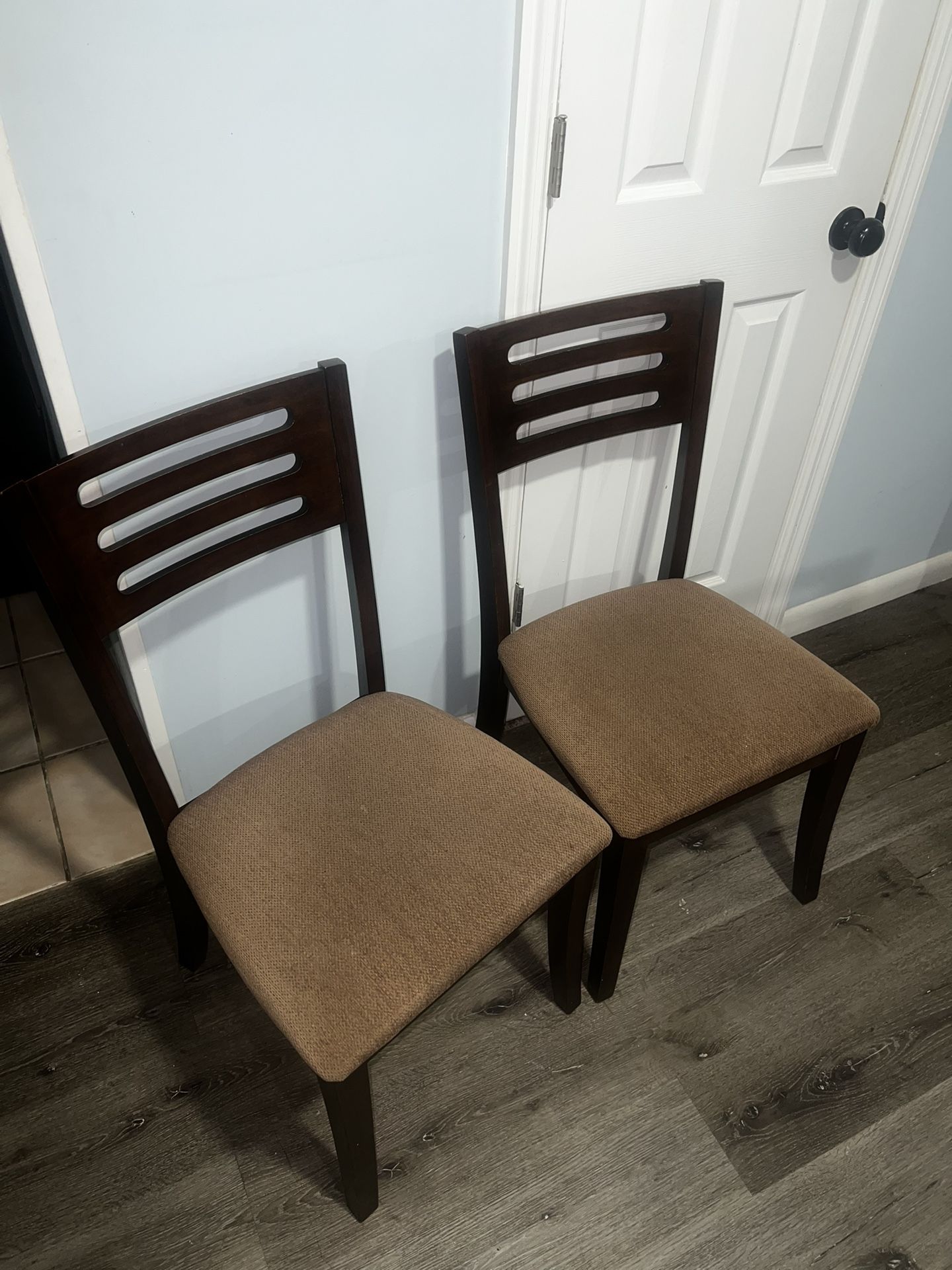 4 Dining Table Chairs 