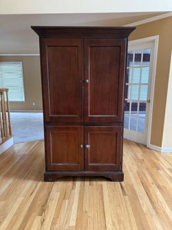 FREE - Entertainment Center