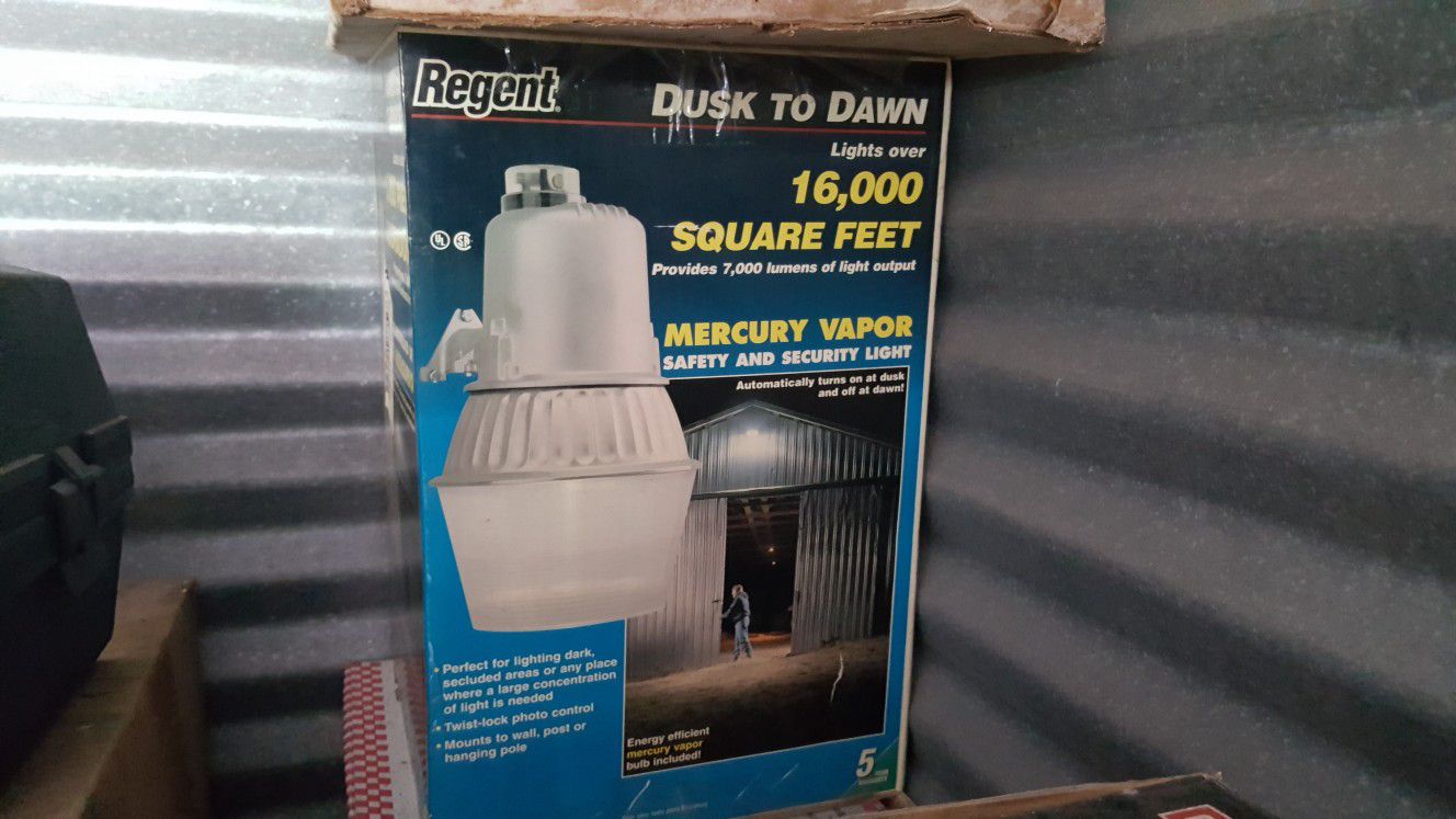 Regent Dust to Dawn 16000 mercury vapor light