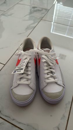 BNWT Nike Low-Top Sneakers White Red Swoosh