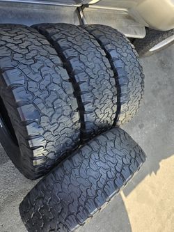 4 used tires Lt285 70r17 Bfgoodrich K02 $250.00 all 4