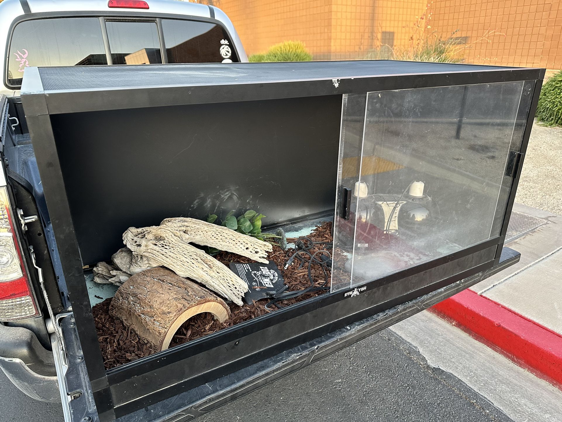 SYMTON REPTILE TERRARIUM 120 GAL for Sale in Henderson, NV OfferUp