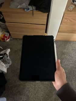 iPad Air 5th gen mint condition