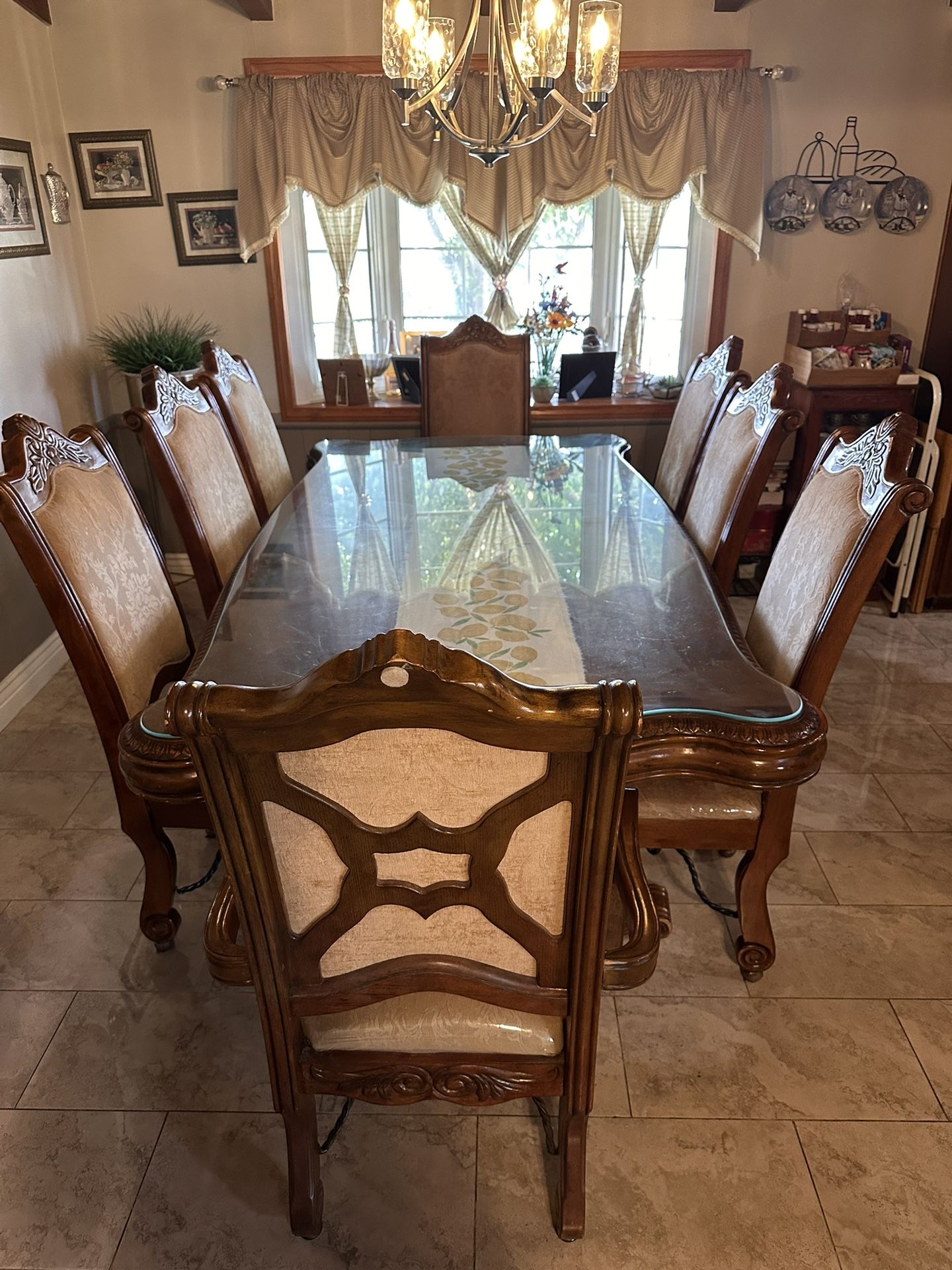Vintage Solid Wood Dinning Table With 8 Chairs Set