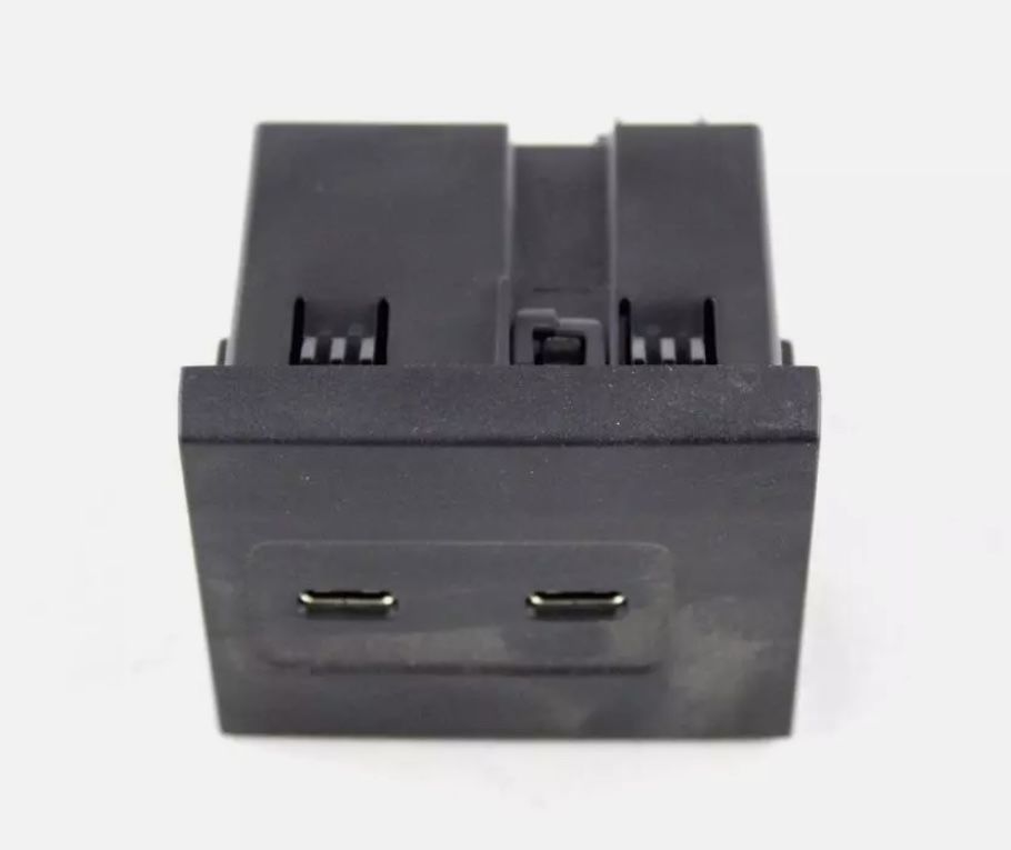 Mercedes DUAL USB C~ 115V Socket rear 