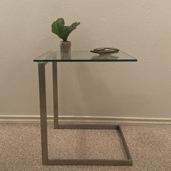 Modern C-shaped End table - Contemporary Side table Glass top Stainless steel base