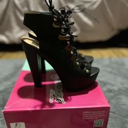 Black Open Toed Shoes 