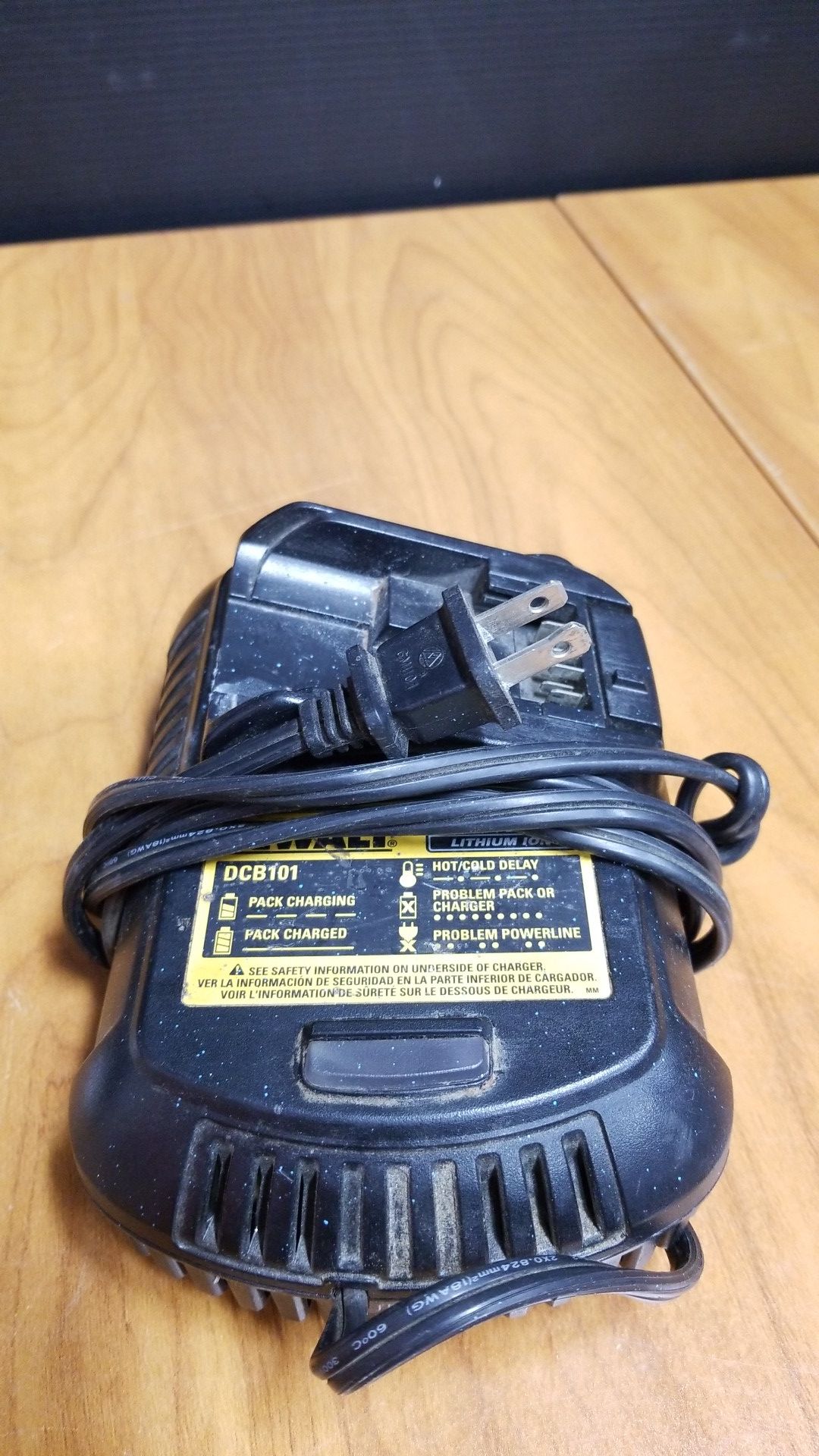 Dewalt Battery Charger DCB101 Lithium Ion