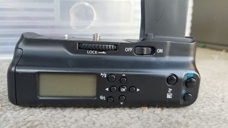 Canon. Like new. Used with t2i. Reduced price