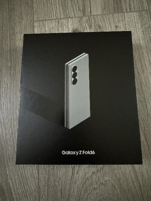 samsung galaxy z fold 6 1TB unlocked mint condition(3 year’s warranty)
