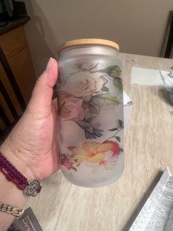 Todo nuevo  vaso de vidrio$5, vaso de plástico $10, cartera, café, $10, bolsas artesanales, $20 cada una,