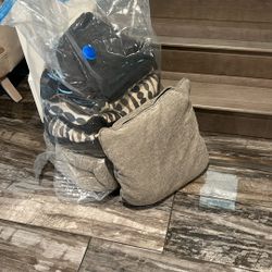 6 Pillows With Zipper