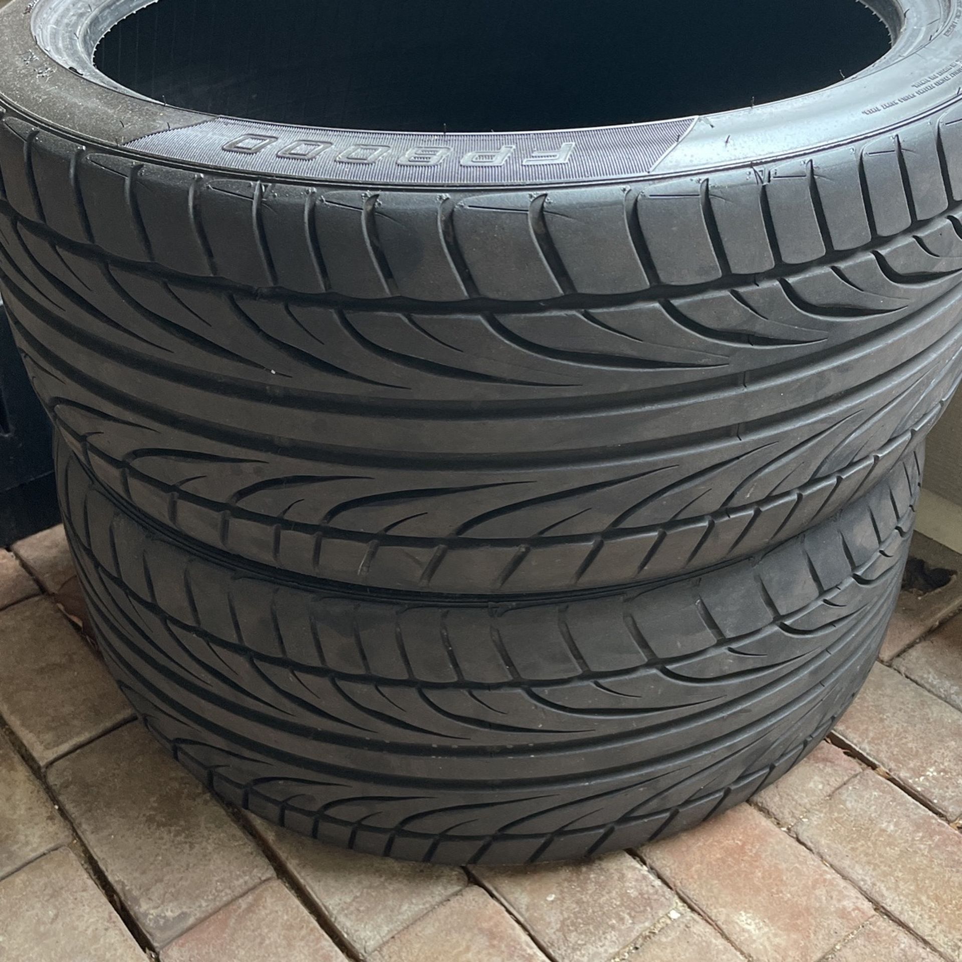 245/35/20 Tire (1)