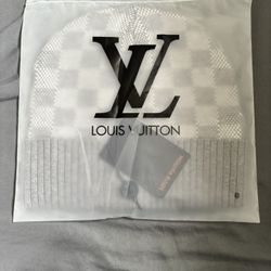 Louis Vuitton Neo Petit Damier Grey BeanieLouis Vuitton Neo Petit Damier Grey Beanie 