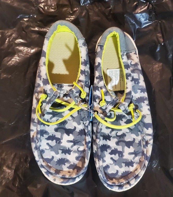 Hey Dude Camo Dinosaur Wally Sz.y6/w7.5