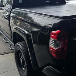 TONNEAU COVER IN STOCK FOR ALL TRUCKS, TAPADERA EN INVENTARIO PARA TODAS LAS TROCAS, BEDLINERS, SIDE STEPS, BED LINERS, TRUCK RACKS, TOOLBOXES, TAPAS 