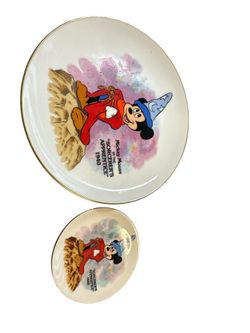 collector's plate featuring Mickey Mouse in his "Sorcerer's Apprentice" role from the 1940 film Fantasia. 6” and 3” plate no original box.   T-19