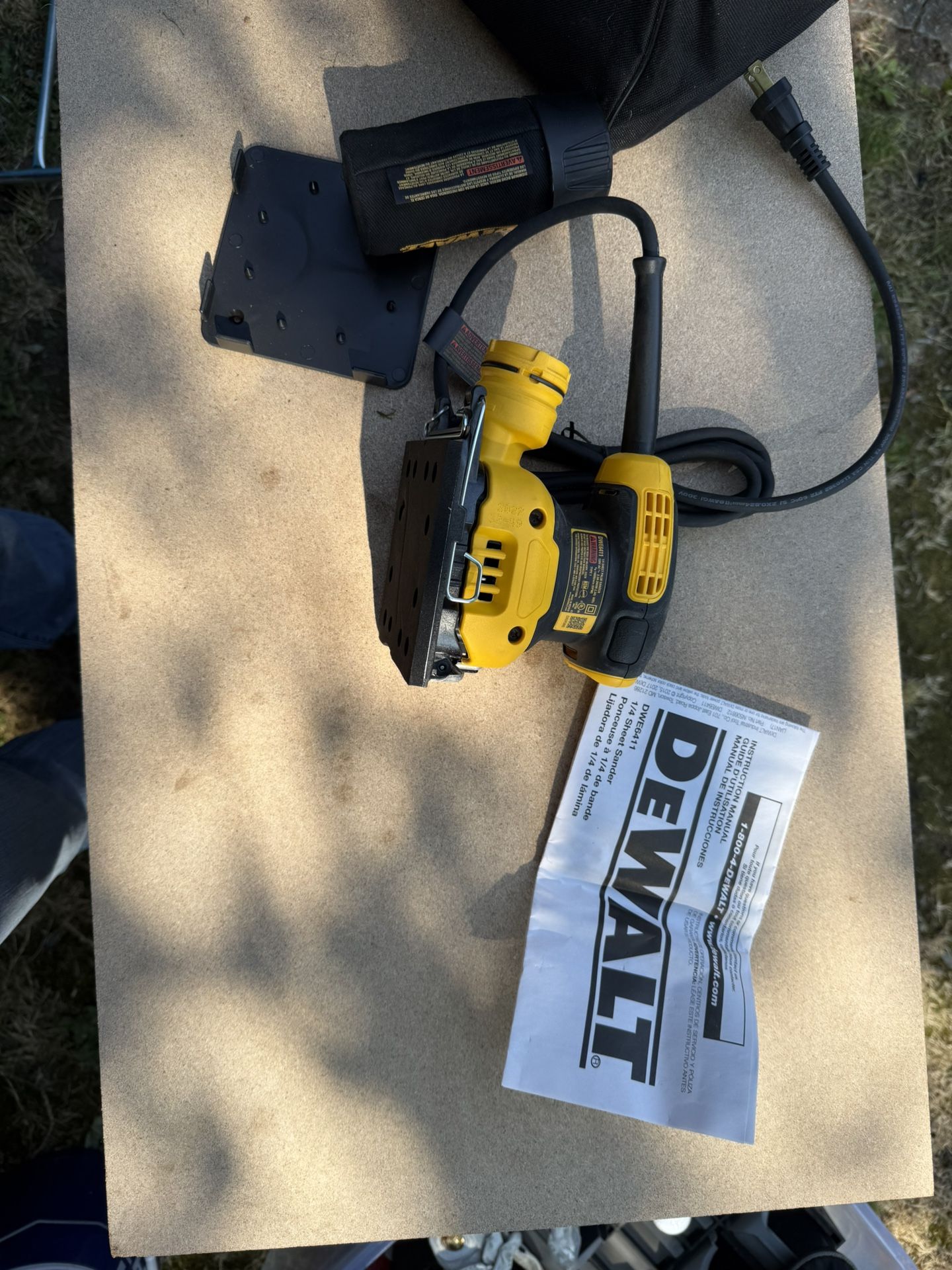DWE6411 Palm Sander