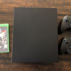Xbox One X, 2x Controllers, Gears Of War Collection