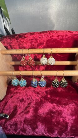 Hermosos Aretes De Chaquira Bolita Cada Uno $20