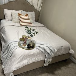 Bed  Mattress, boxspring, sheet Pillows 