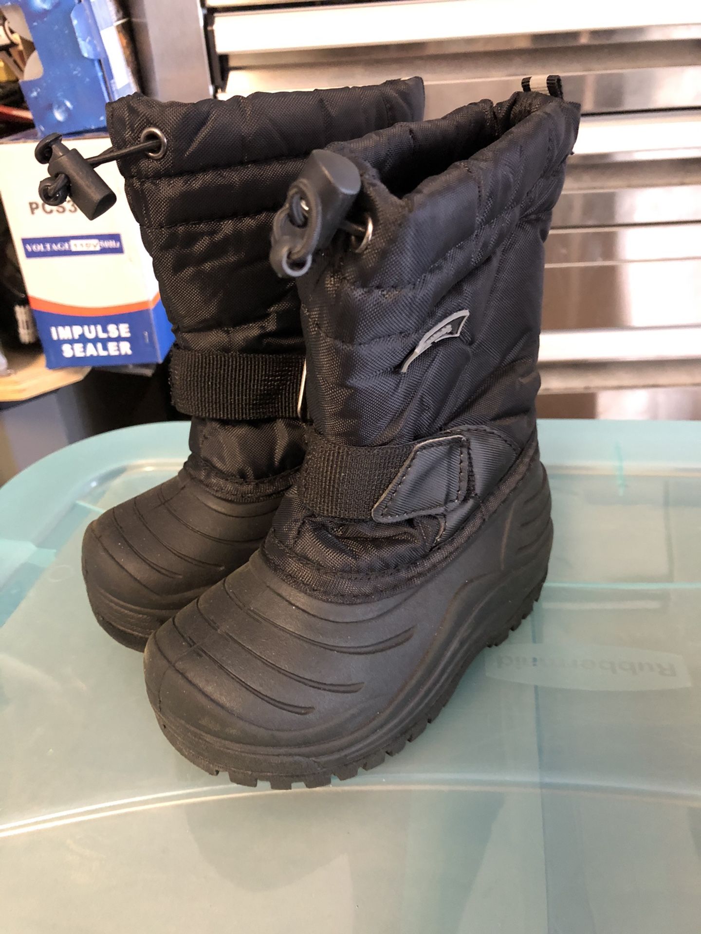 Boys & Girls Snow Boots ( size 7 & 7/8)