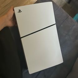 Ps5 Comes With Controller Everything In Good Condition Comes With Cables : 120fps Monitor But You Have To Pay At Least 80$ For It.