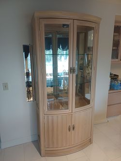 China cabinet / hutch