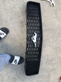 2005 mustang grill