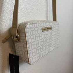 Tommy Hilfiger Crossbody Camera Bag Beige Monogram Adjustable Strap NWT