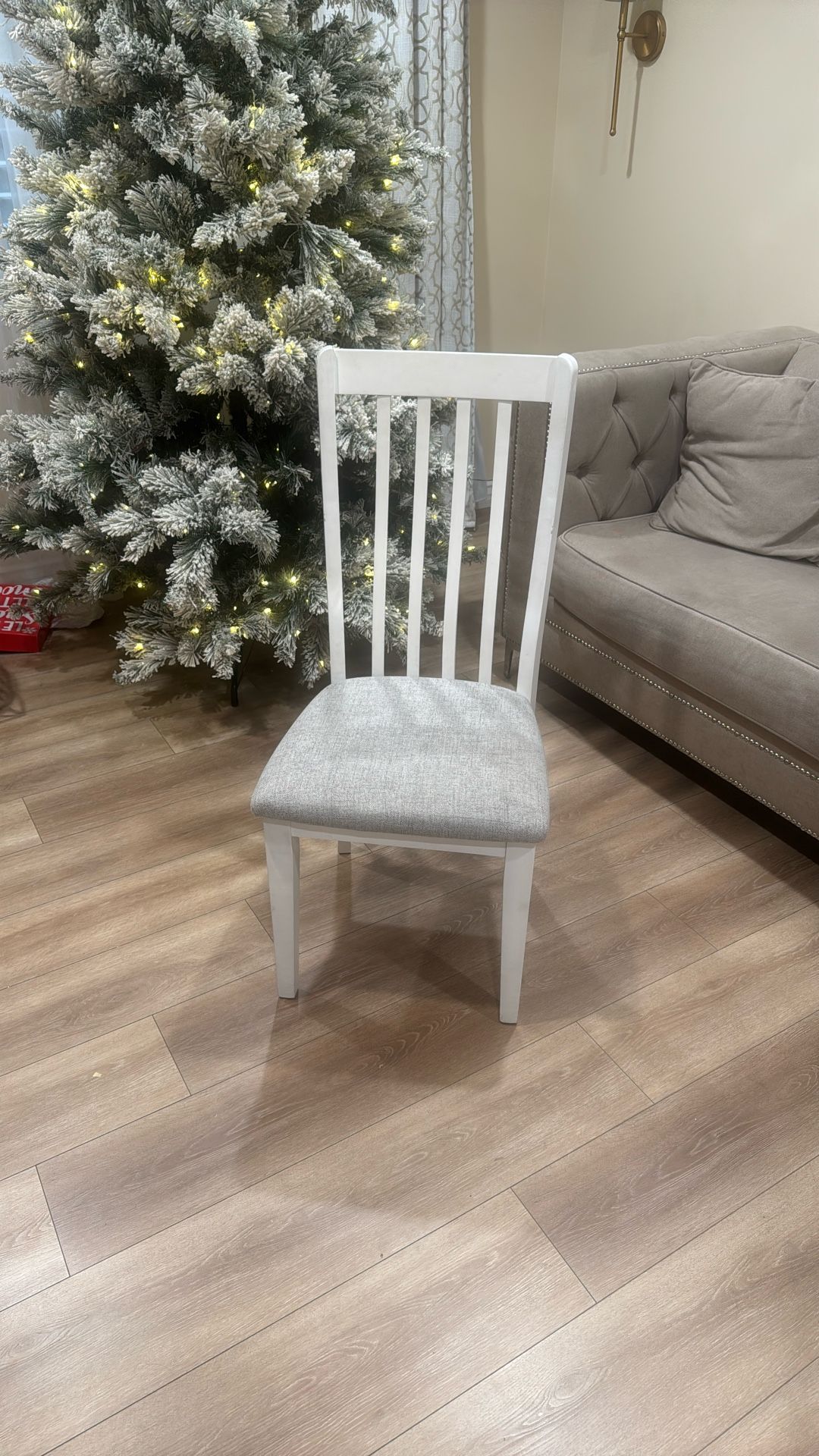 5 pieces White Chairs