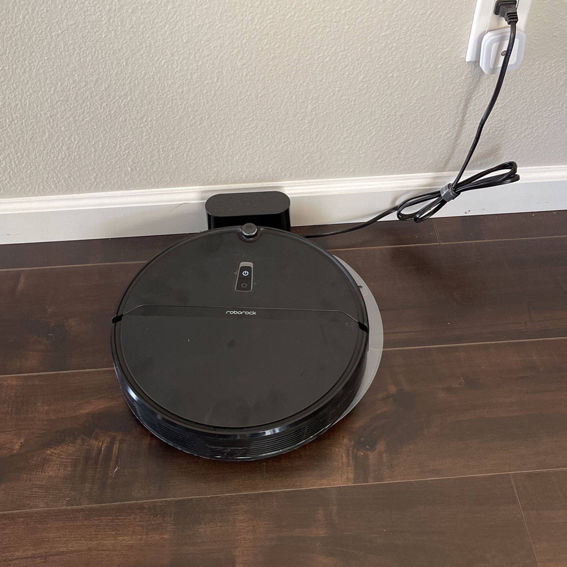 Robot Vacuum 2 Months Old. Roborock E4 mop