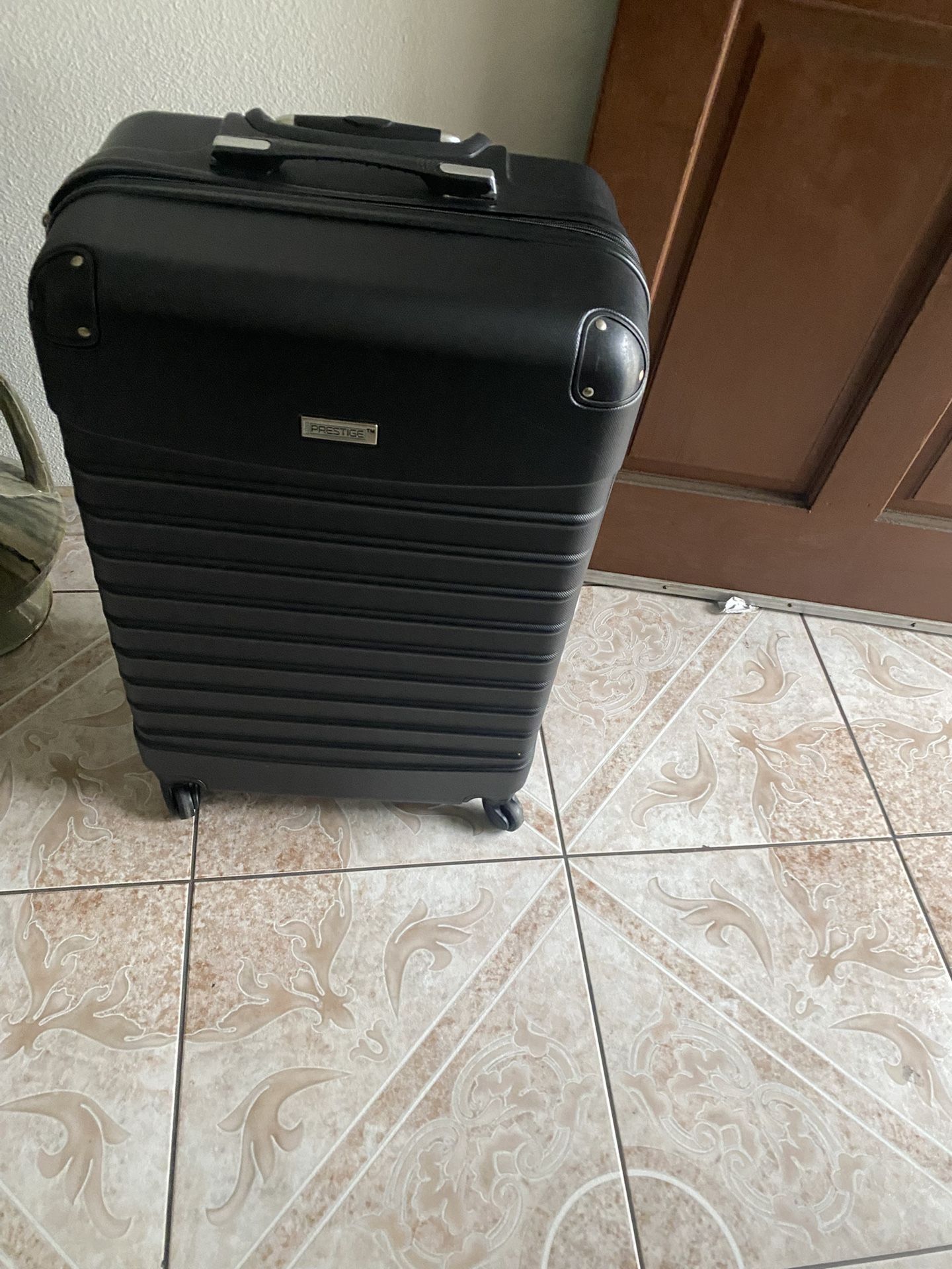 Prestigie Luggage 4 Ruedas Muy Buenas Condiciones