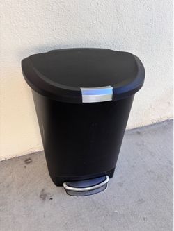 Trash can