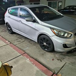 2014 Hyundai Accent 6speed Stick Runs Great Pink In Hand Runs Great 140xxx Miles