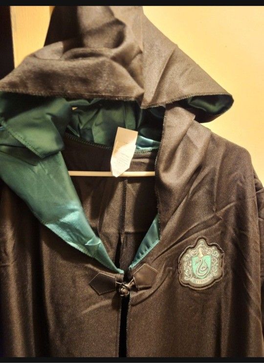HALLOWEEN LARGE/XLARGE  WIZARDING WORLD OF HARRY POTTER  SYTHERIN HOUSE ROBE  UNISEX