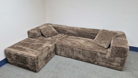 BRAND NEW BIG SECTIONAL COUCH SET