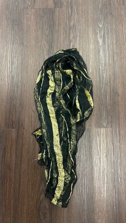 Black and gold shawl